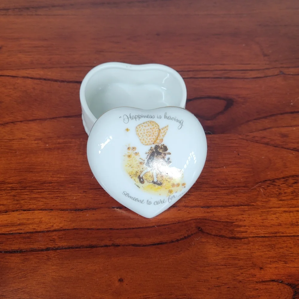 Holly Hobbie Heart Shaped Trinket Box Happiness Is Someone To Care For Vtg 1970s